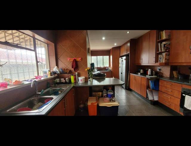 5 BEDROOM HOUSE FOR SALE IN VERWOERDPARK